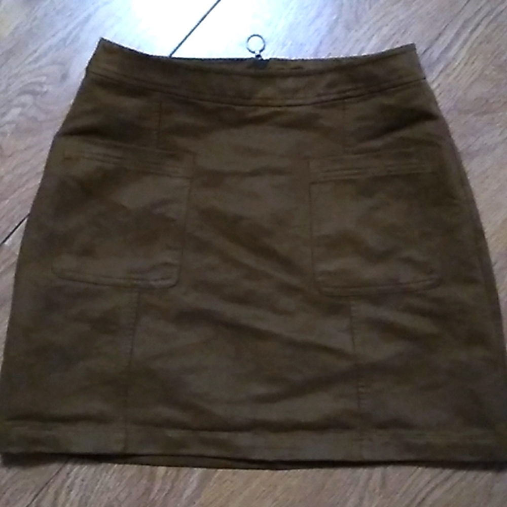 Old navy skirt size 0. Suede